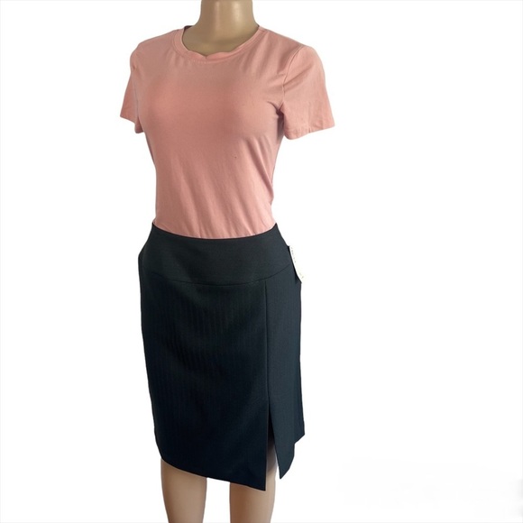3/$25🌸 Levine Classics Black Pencil Skirt - Picture 2 of 7